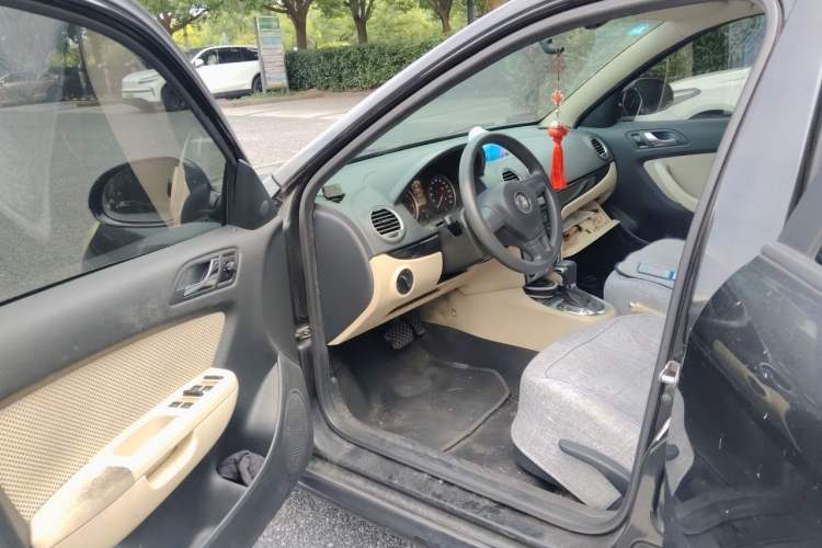 Used Volkswagen Lavida 2011 1.6L Automatic PinYou Edition Driver Seat