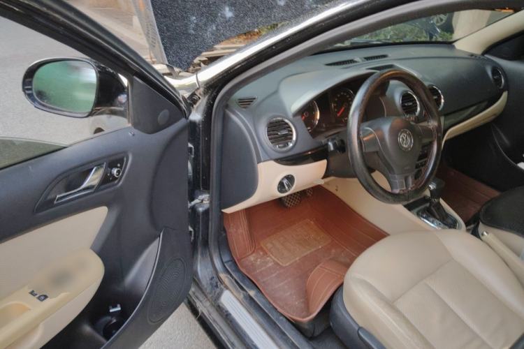 Used Volkswagen Lavida 2011 1.6L Automatic Premium Edition Driver Seat