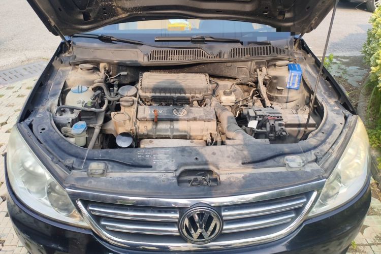 Used Volkswagen Lavida 2011 1.6L Automatic Premium Edition Engine Bay
