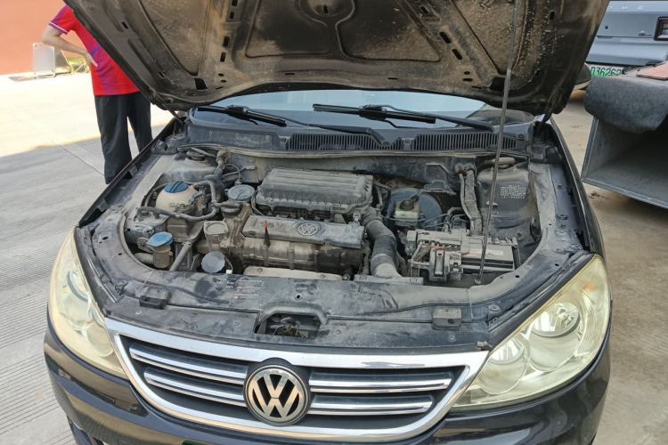 Used Volkswagen Lavida 2011 1.6L Automatic Premium Edition Engine Bay
