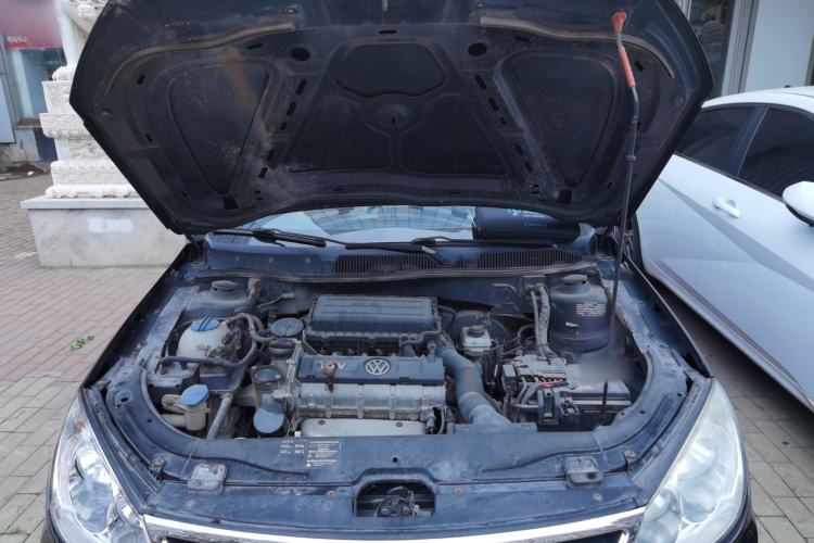 Used Volkswagen Lavida 2011 1.6L Automatic PinYou Edition Engine Bay