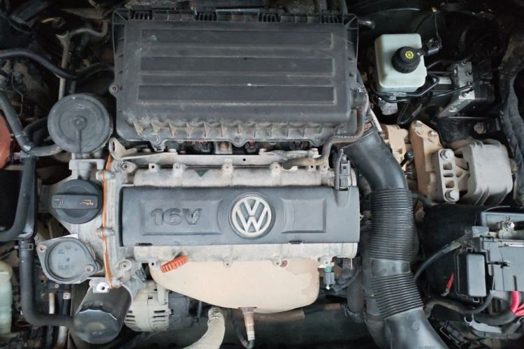 Used Volkswagen Lavida 2011 1.6L Automatic Premium Edition Engine Bay