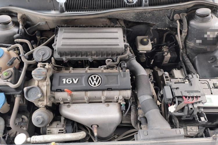Used Volkswagen Lavida 2011 1.6L Automatic PinYou Edition Engine Bay