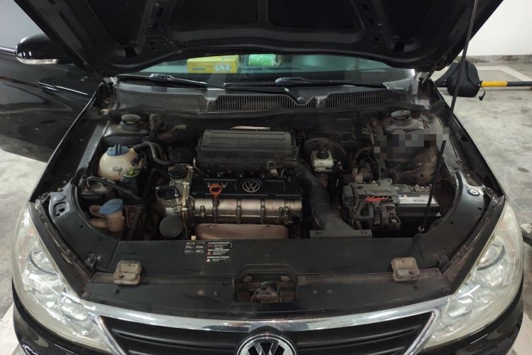 Used Volkswagen Lavida 2011 1.6L Automatic PinYou Edition Engine Bay
