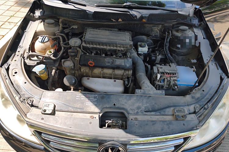 Used Volkswagen Lavida 2011 1.6L Manual - Premium Edition Engine Bay