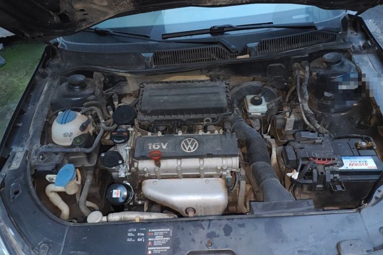 Used Volkswagen Lavida 2011 1.6L Manual - Premium Edition Engine Bay
