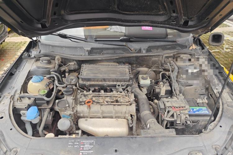 Used Volkswagen Lavida 2011 1.6L Automatic Premium Edition Engine Bay