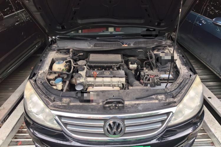 Used Volkswagen Lavida 2011 1.6L Automatic Premium Edition Engine Bay