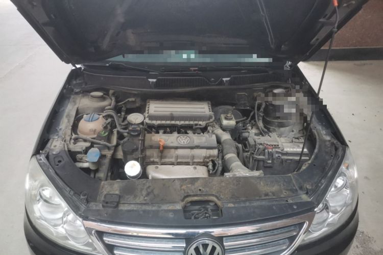 Used Volkswagen Lavida 2011 1.6L Manual - Premium Edition Engine Bay