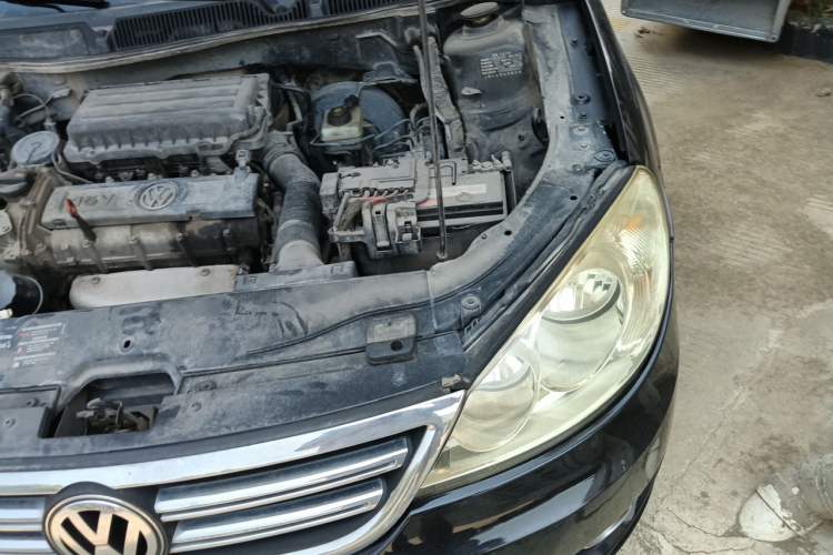 Used Volkswagen Lavida 2011 1.6L Automatic Premium Edition Engine Bay Left