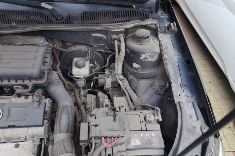 Used Volkswagen Lavida 2011 1.6L Automatic PinYou Edition Engine Bay Left