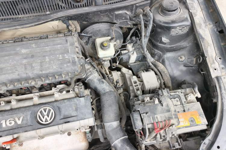 Used Volkswagen Lavida 2011 1.6L Automatic Premium Edition Engine Bay Left