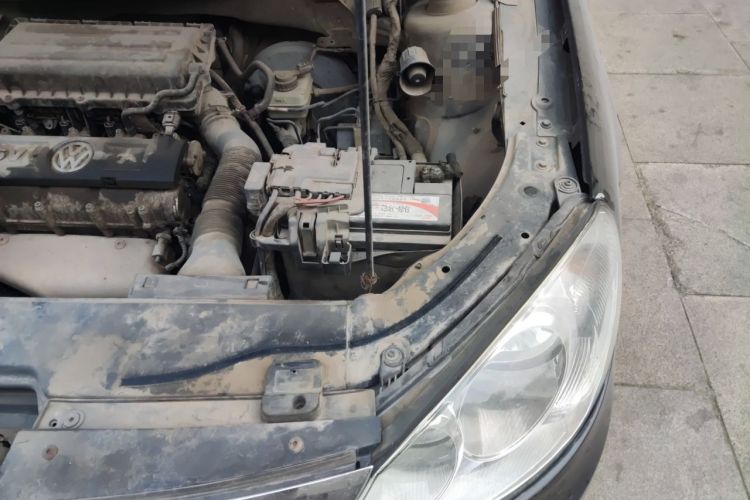 Used Volkswagen Lavida 2011 1.6L Manual Joy Version Engine Bay Left