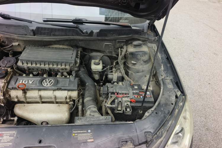 Used Volkswagen Lavida 2011 1.6L Automatic PinYou Edition Engine Bay Left