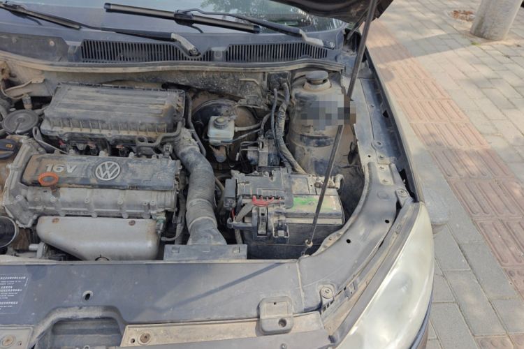 Used Volkswagen Lavida 2011 1.6L Manual - Premium Edition Engine Bay Left