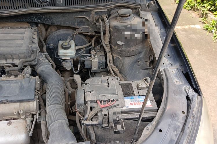 Used Volkswagen Lavida 2011 1.6L Manual - Premium Edition Engine Bay Left