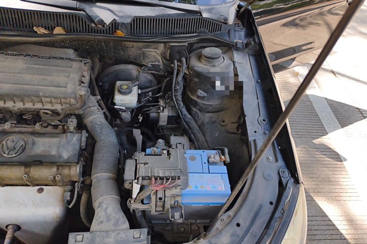 Used Volkswagen Lavida 2011 1.6L Manual - Premium Edition Engine Bay Left