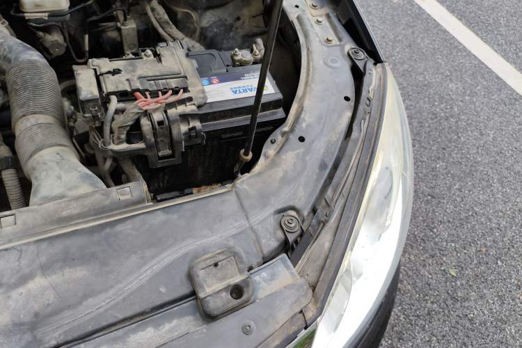 Used Volkswagen Lavida 2011 1.6L Manual Joy Version Engine Bay Left