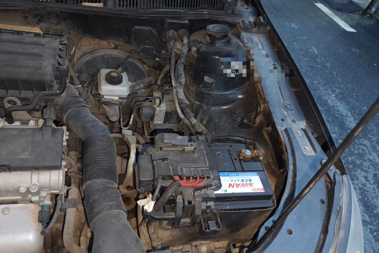 Used Volkswagen Lavida 2011 1.6L Manual - Premium Edition Engine Bay Left