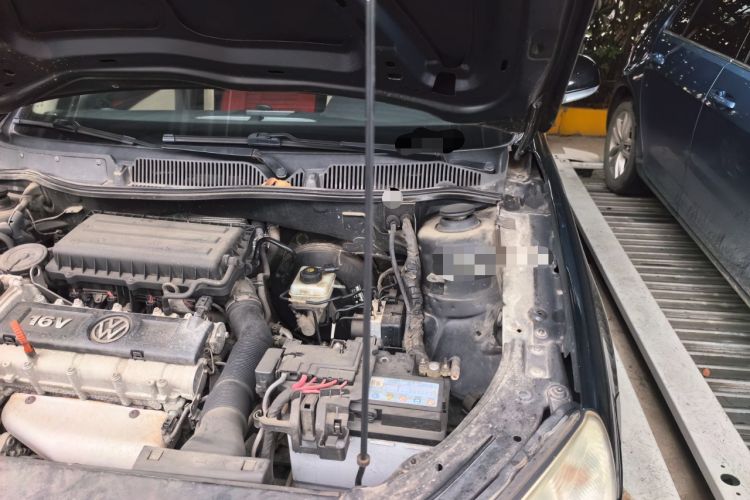 Used Volkswagen Lavida 2011 1.6L Automatic Premium Edition Engine Bay Left