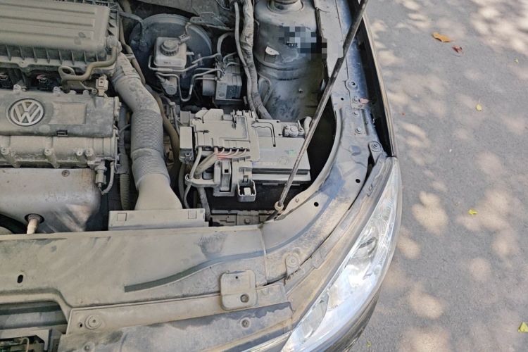 Used Volkswagen Lavida 2011 1.6L Automatic PinYou Edition Engine Bay Left