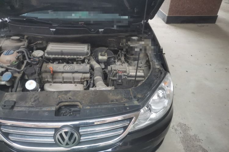 Used Volkswagen Lavida 2011 1.6L Manual - Premium Edition Engine Bay Left