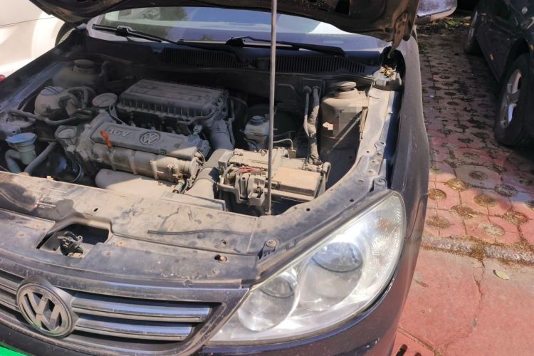 Used Volkswagen Lavida 2011 1.6L Automatic Premium Edition Engine Bay Left