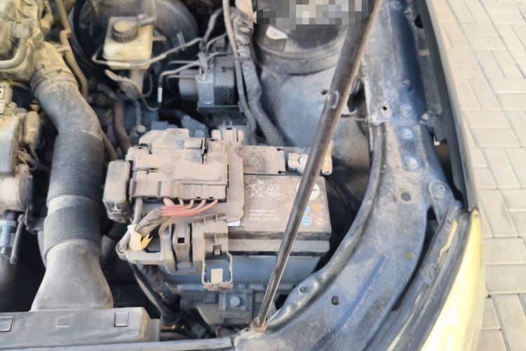 Used Volkswagen Lavida 2011 1.6L Automatic PinYou Edition Engine Bay Left