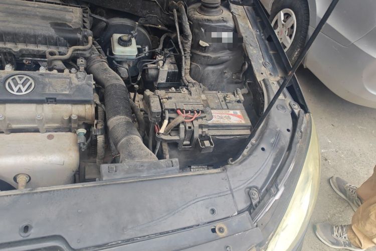 Used Volkswagen Lavida 2011 1.6L Automatic Premium Edition Engine Bay Left