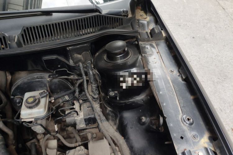 Used Volkswagen Lavida 2011 1.6L Manual - Premium Edition Engine Bay Left