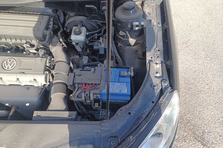 Used Volkswagen Lavida 2011 1.6L Manual Joy Version Engine Bay Left