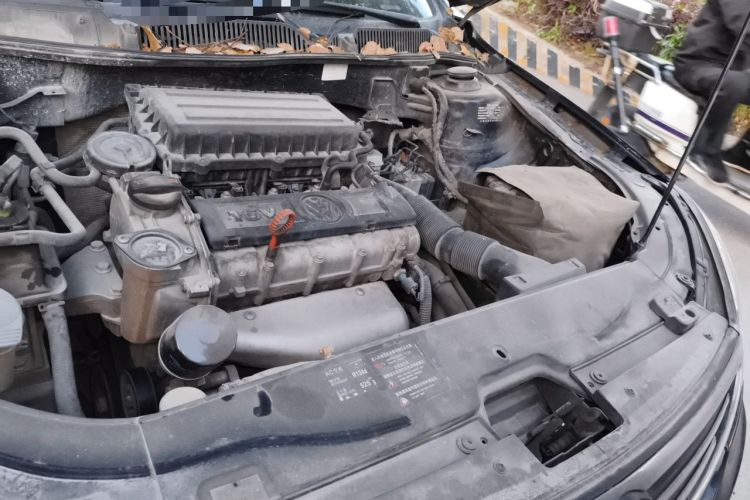 Used Volkswagen Lavida 2011 1.6L Manual Joy Version Engine Bay Left
