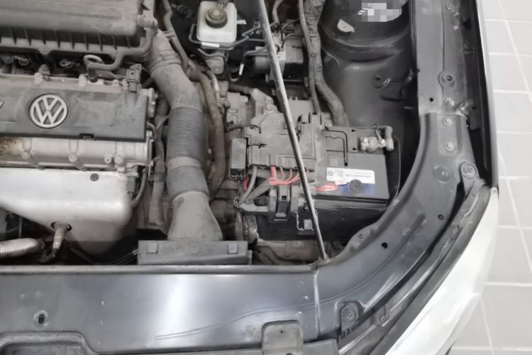 Used Volkswagen Lavida 2011 1.6L Automatic PinYou Edition Engine Bay Left