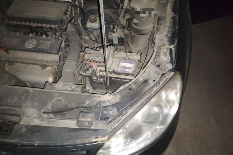 Used Volkswagen Lavida 2011 1.6L Automatic PinYou Edition Engine Bay Left