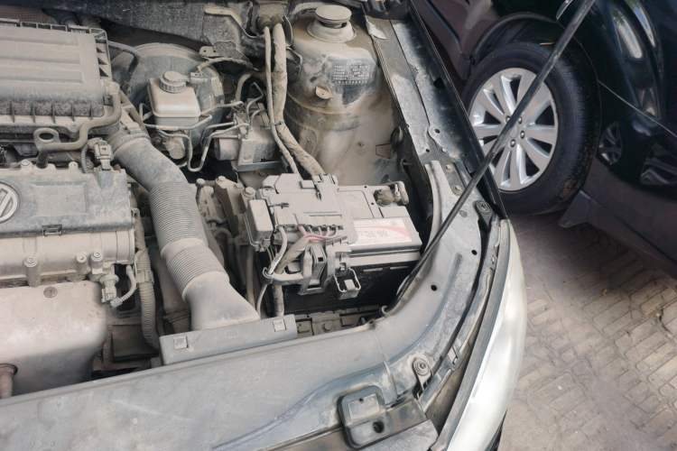 Used Volkswagen Lavida 2011 1.6L Automatic Premium Edition Engine Bay Left