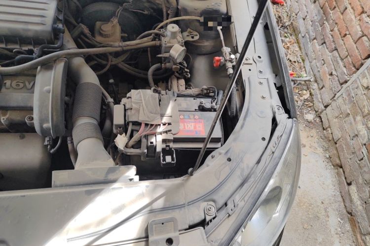 Used Volkswagen Lavida 2011 1.6L Automatic Premium Edition Engine Bay Left