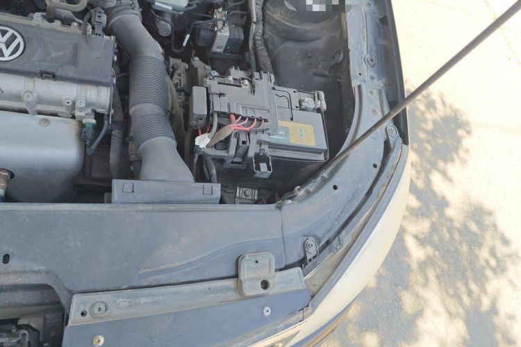 Used Volkswagen Lavida 2011 1.6L Automatic PinYou Edition Engine Bay Left