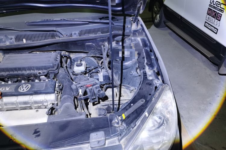 Used Volkswagen Lavida 2011 1.6L Automatic Premium Edition Engine Bay Left