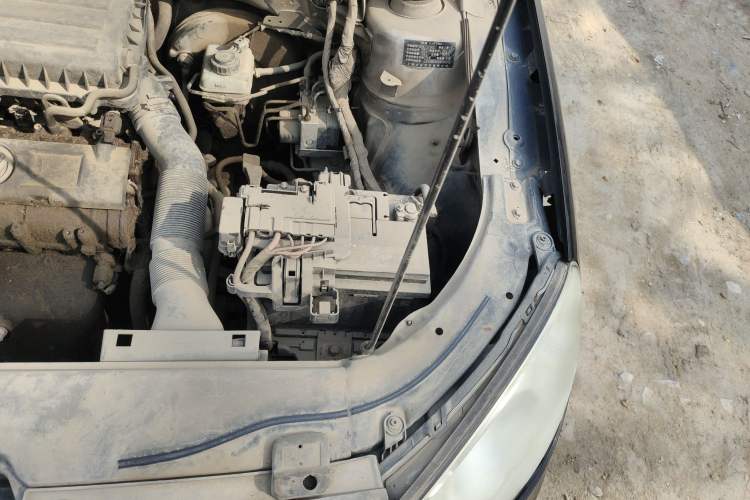 Used Volkswagen Lavida 2011 1.6L Manual - Premium Edition Engine Bay Left