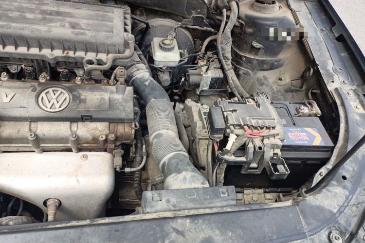 Used Volkswagen Lavida 2011 1.6L Automatic Premium Edition Engine Bay Left