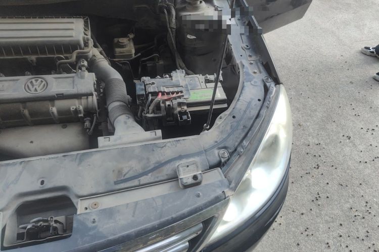 Used Volkswagen Lavida 2011 1.6L Manual Joy Version Engine Bay Left