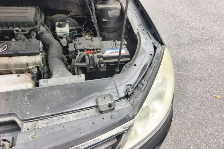 Used Volkswagen Lavida 2011 1.6L Manual Joy Version Engine Bay Left