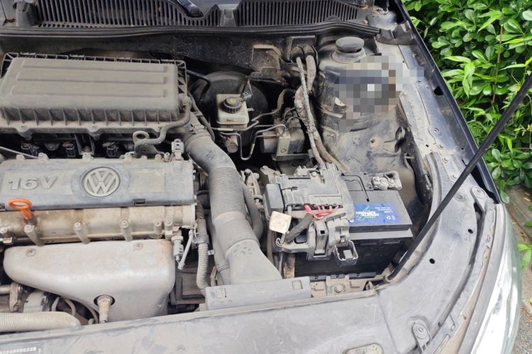 Used Volkswagen Lavida 2011 1.6L Automatic Premium Edition Engine Bay Left