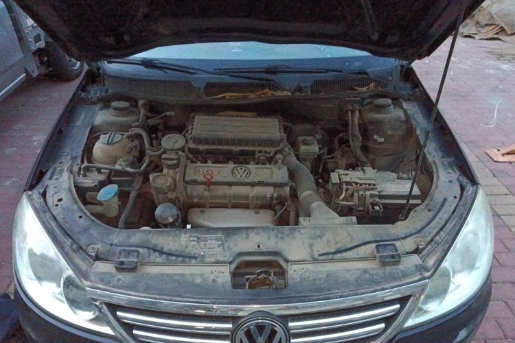 Used Volkswagen Lavida 2011 1.6L Automatic Premium Edition Engine Bay