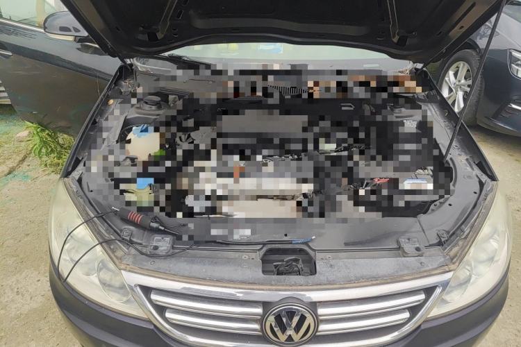 Used Volkswagen Lavida 2011 1.6L Manual - Premium Edition Engine Bay