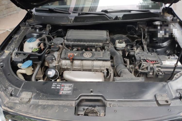 Used Volkswagen Lavida 2011 1.6L Manual - Premium Edition Engine Bay