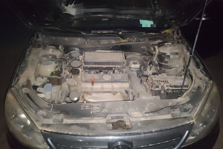 Used Volkswagen Lavida 2011 1.6L Automatic PinYou Edition Engine Bay