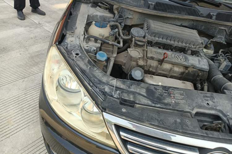 Used Volkswagen Lavida 2011 1.6L Automatic Premium Edition Engine Bay Right