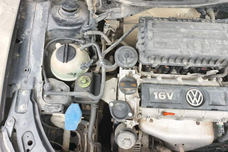 Used Volkswagen Lavida 2011 1.6L Automatic Premium Edition Engine Bay Right