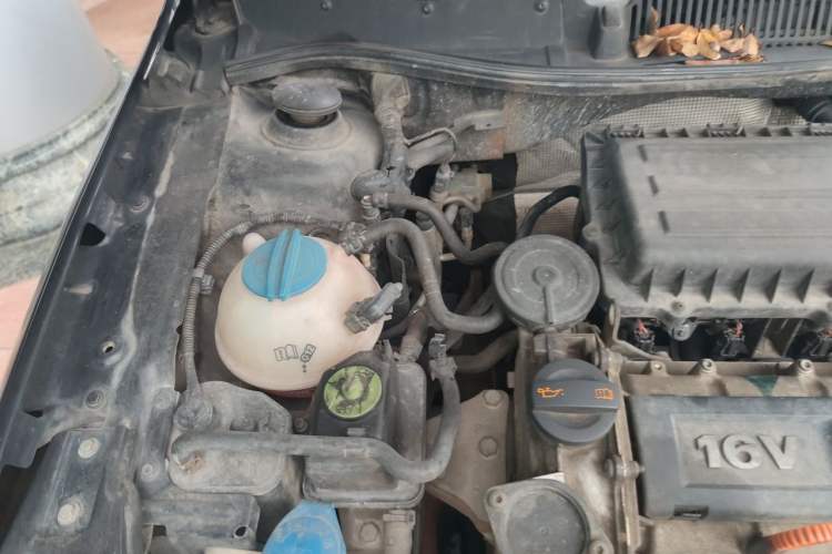Used Volkswagen Lavida 2011 1.6L Automatic Pinxuan Edition Engine Bay Right